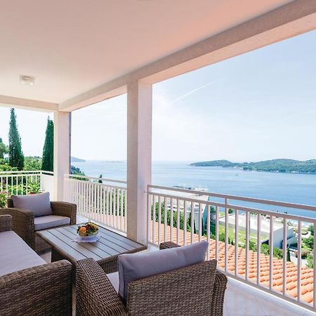 3 Bedroom Beautiful Apartment In Orasac Esterno foto