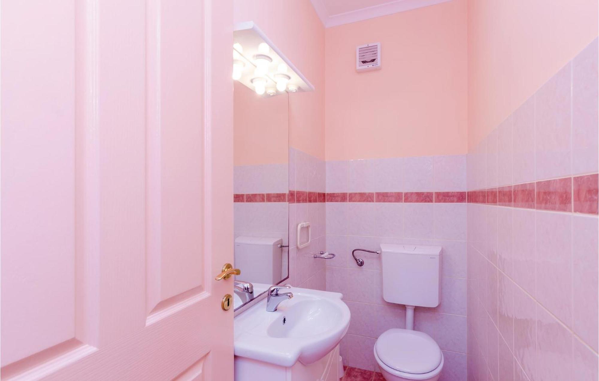 3 Bedroom Beautiful Apartment In Orasac Esterno foto