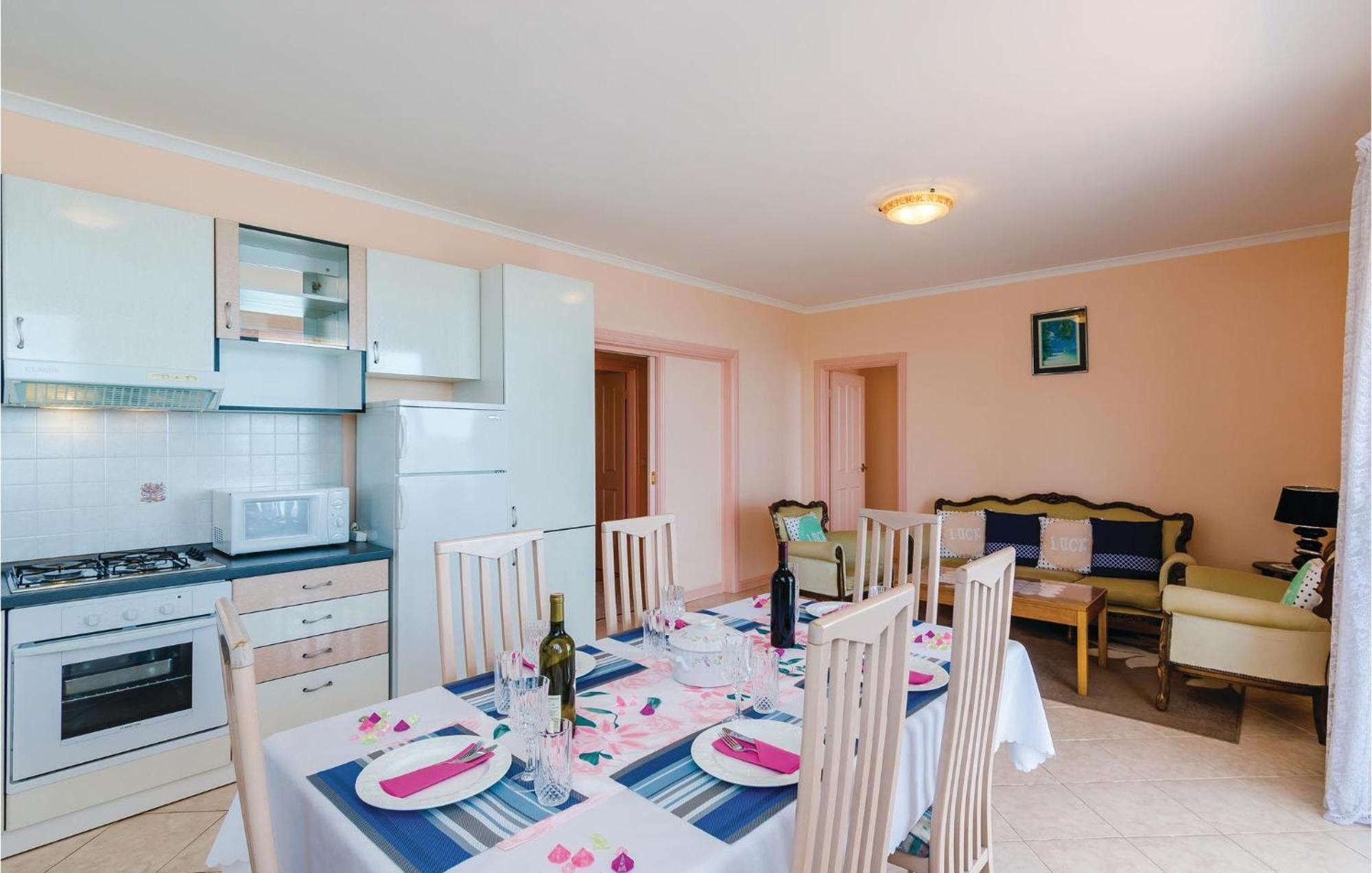 3 Bedroom Beautiful Apartment In Orasac Esterno foto