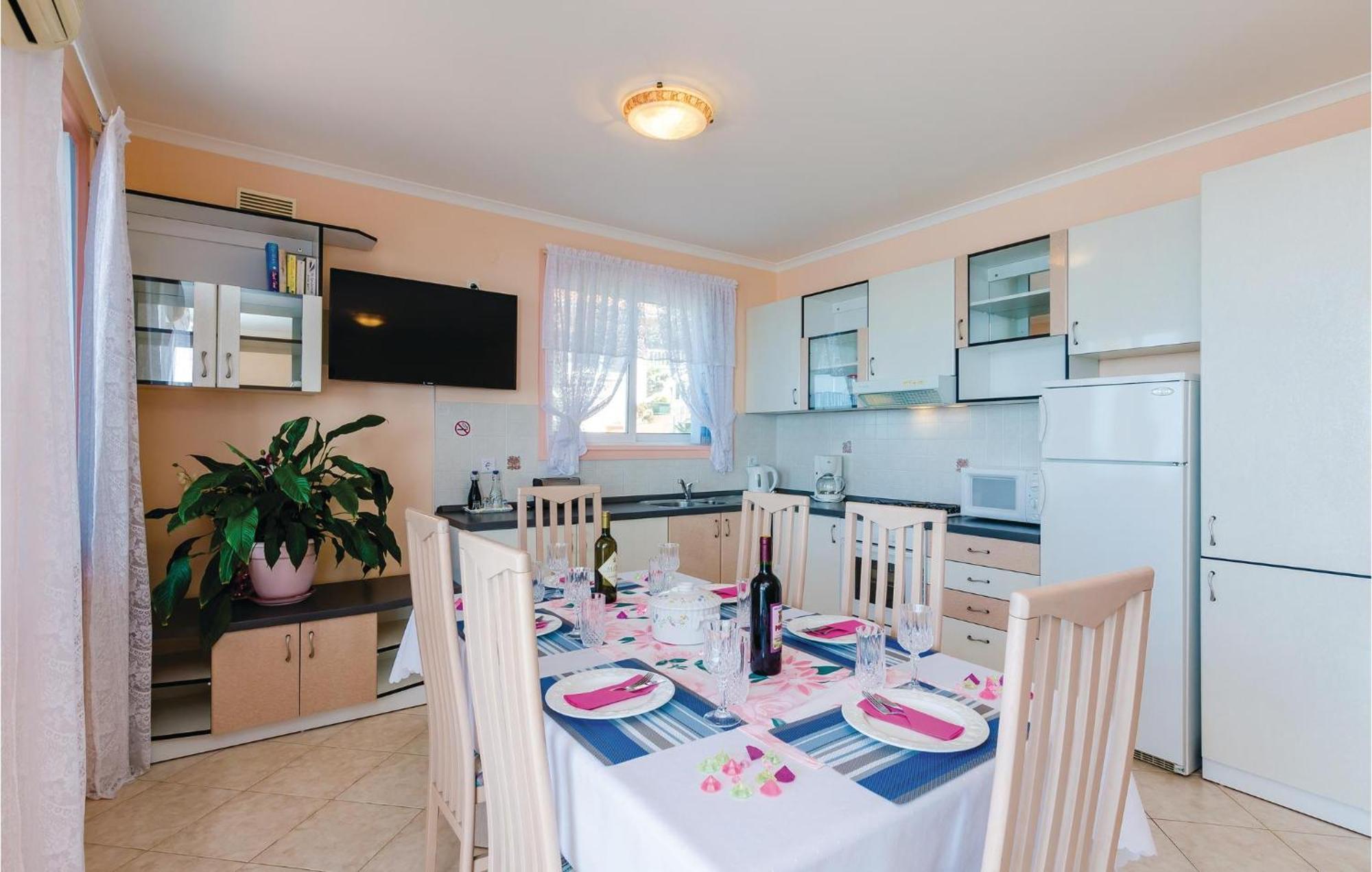 3 Bedroom Beautiful Apartment In Orasac Esterno foto