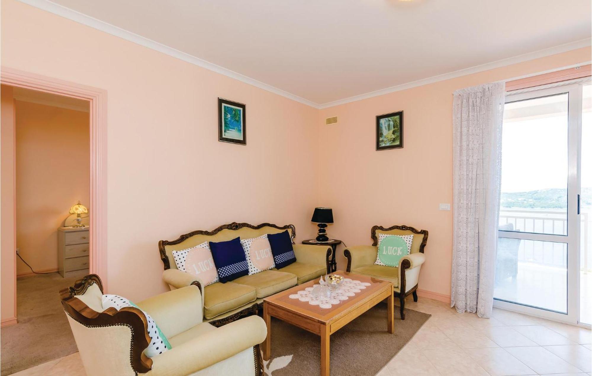 3 Bedroom Beautiful Apartment In Orasac Esterno foto