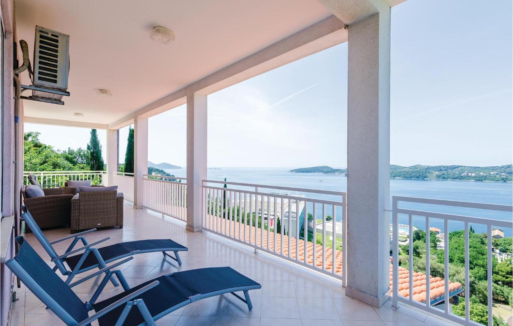 3 Bedroom Beautiful Apartment In Orasac Esterno foto
