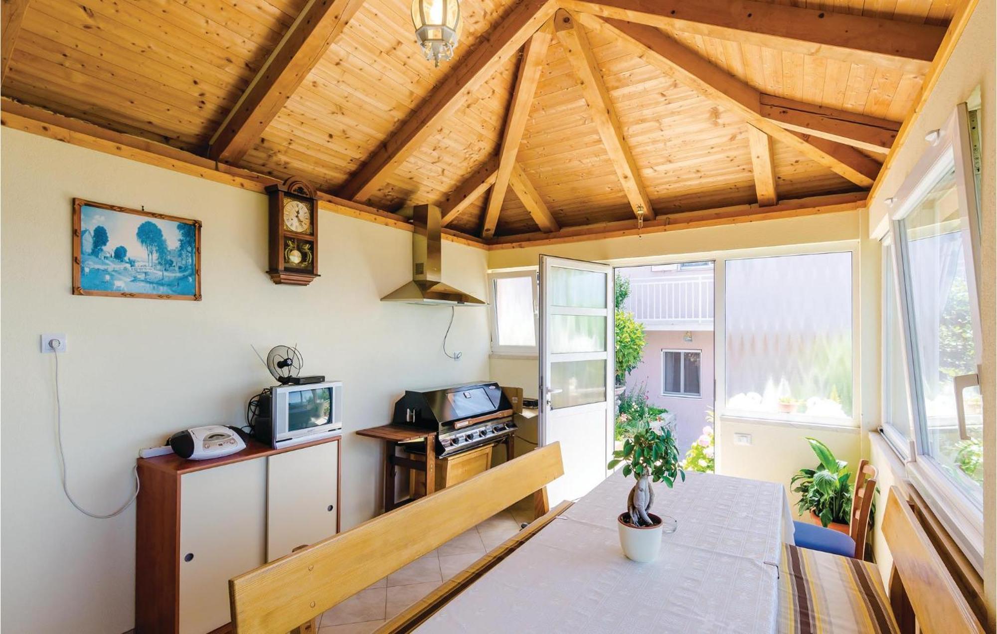 3 Bedroom Beautiful Apartment In Orasac Esterno foto