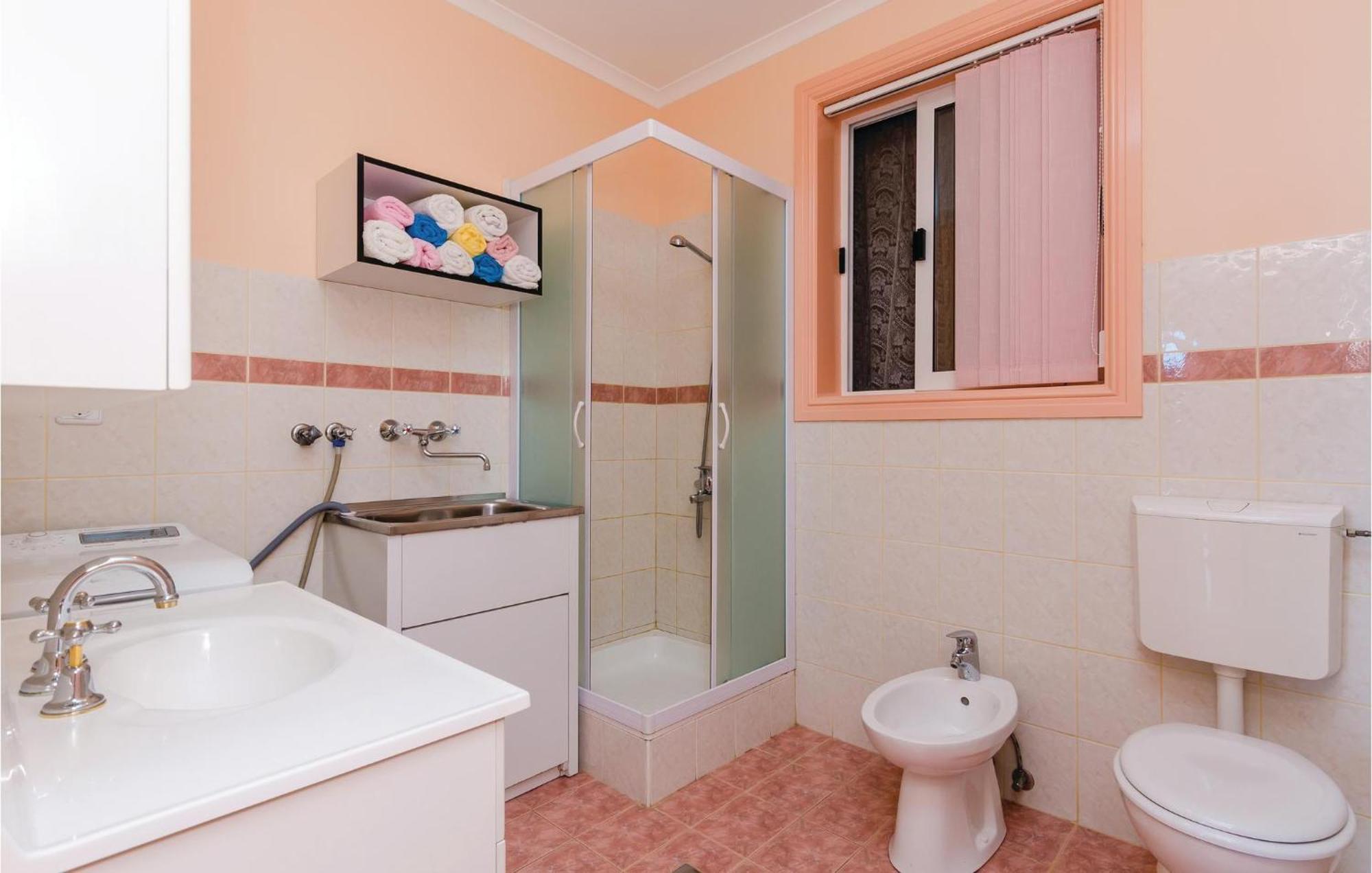 3 Bedroom Beautiful Apartment In Orasac Esterno foto